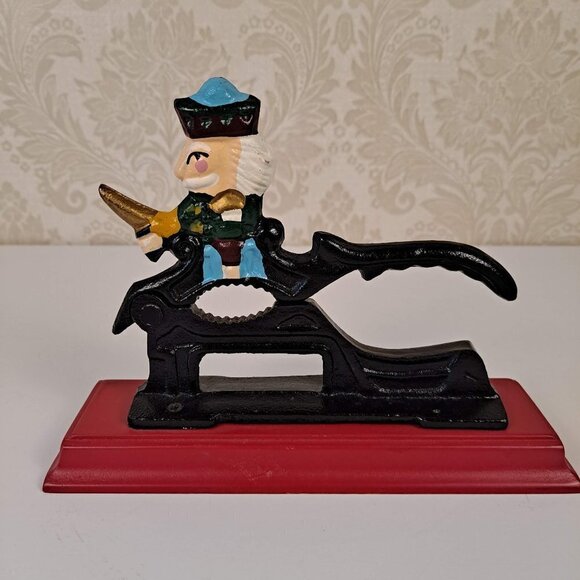 Cast Iron Lever Nutcracker on Wooden Base Vintage - Picture 5 of 9